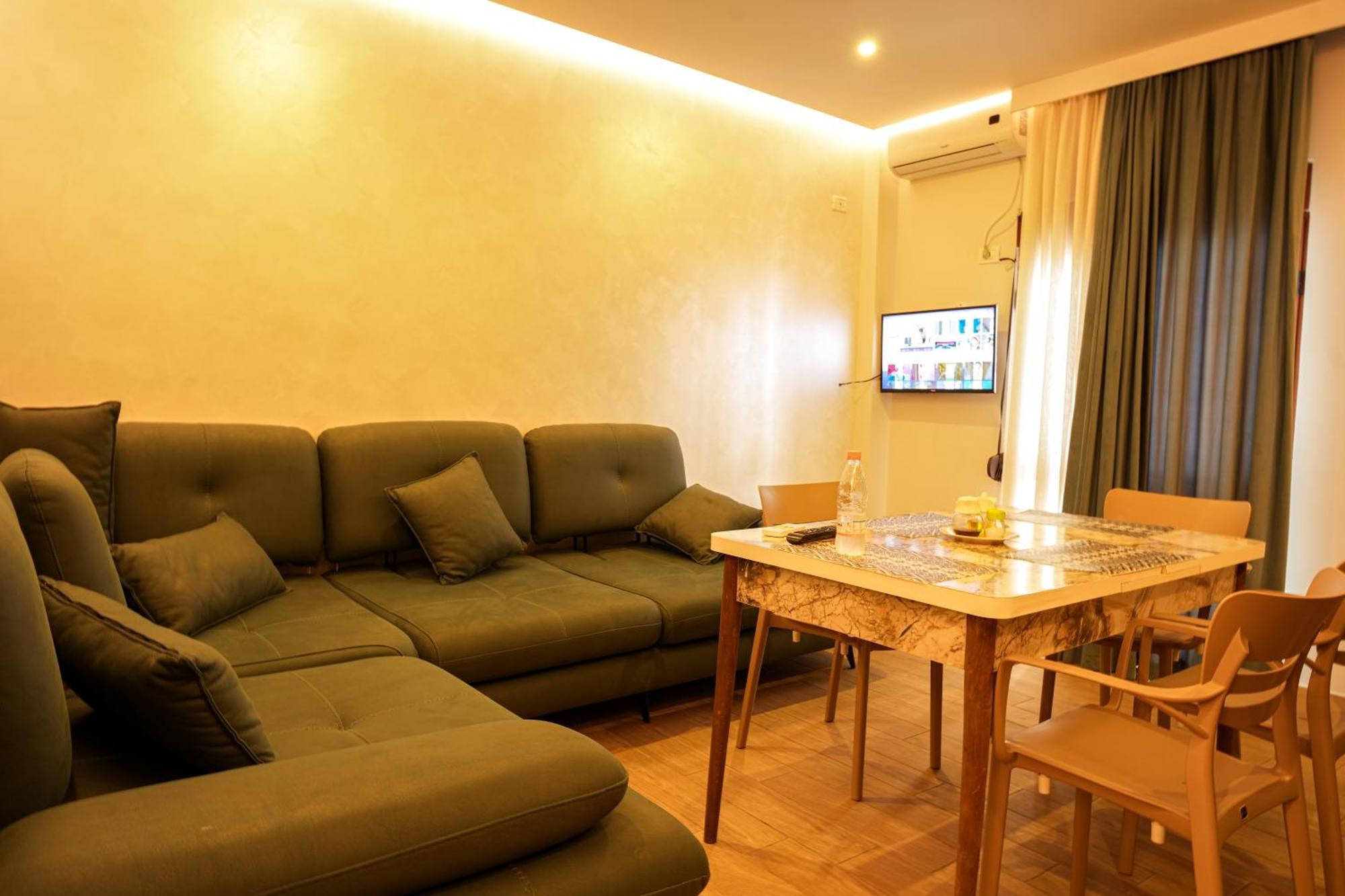Delmar * Golem (Tirana)